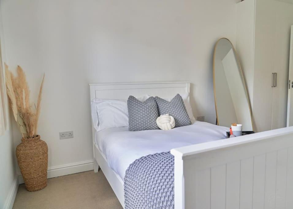 Stunning Luxury 2 Bed Apartment With En-Suite In Wokingham City Centre Esterno foto