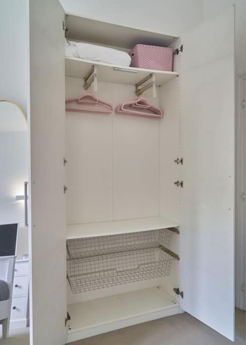 Stunning Luxury 2 Bed Apartment With En-Suite In Wokingham City Centre Esterno foto