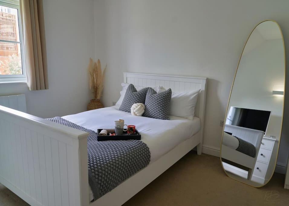 Stunning Luxury 2 Bed Apartment With En-Suite In Wokingham City Centre Esterno foto